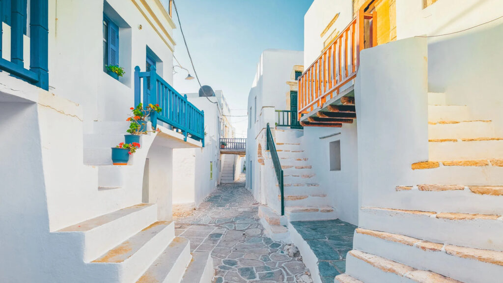 An alley in the middle of the day in Folegandros